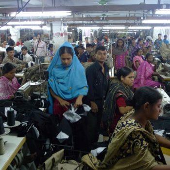 Bangladsh garment factory Länderdossiers zum Existenzlohn in Bangladesch, Kambodscha, China und Indien Kampagne für Saubere Kleidung | Clean Clothes Campaign Germany