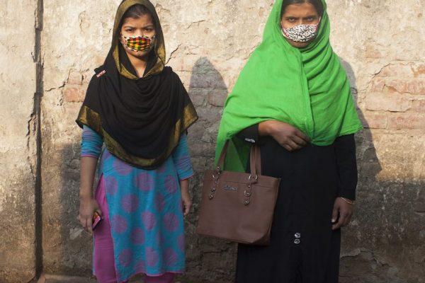 Arbeiterinnen mit Masken in Bangladesch