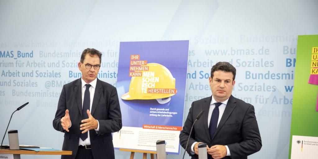 PK Mueller Heil 1300x650 1 Großer Erfolg für die Menschenrechte: Bundesminister kündigen Lieferkettengesetz an – Merkel stellt sich hinter die Pläne Kampagne für Saubere Kleidung | Clean Clothes Campaign Germany